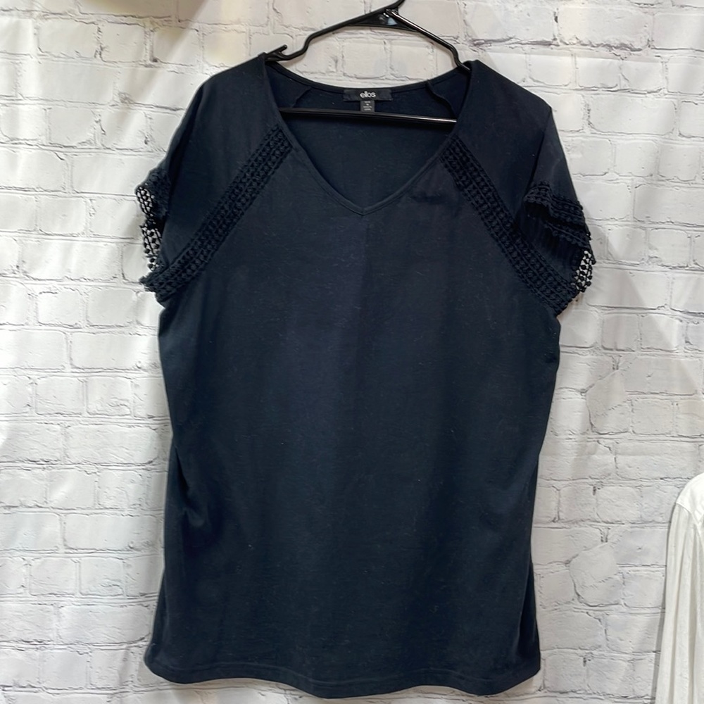 Ellos black crochet lace detail size M 14/16 v-neck tee shirt
